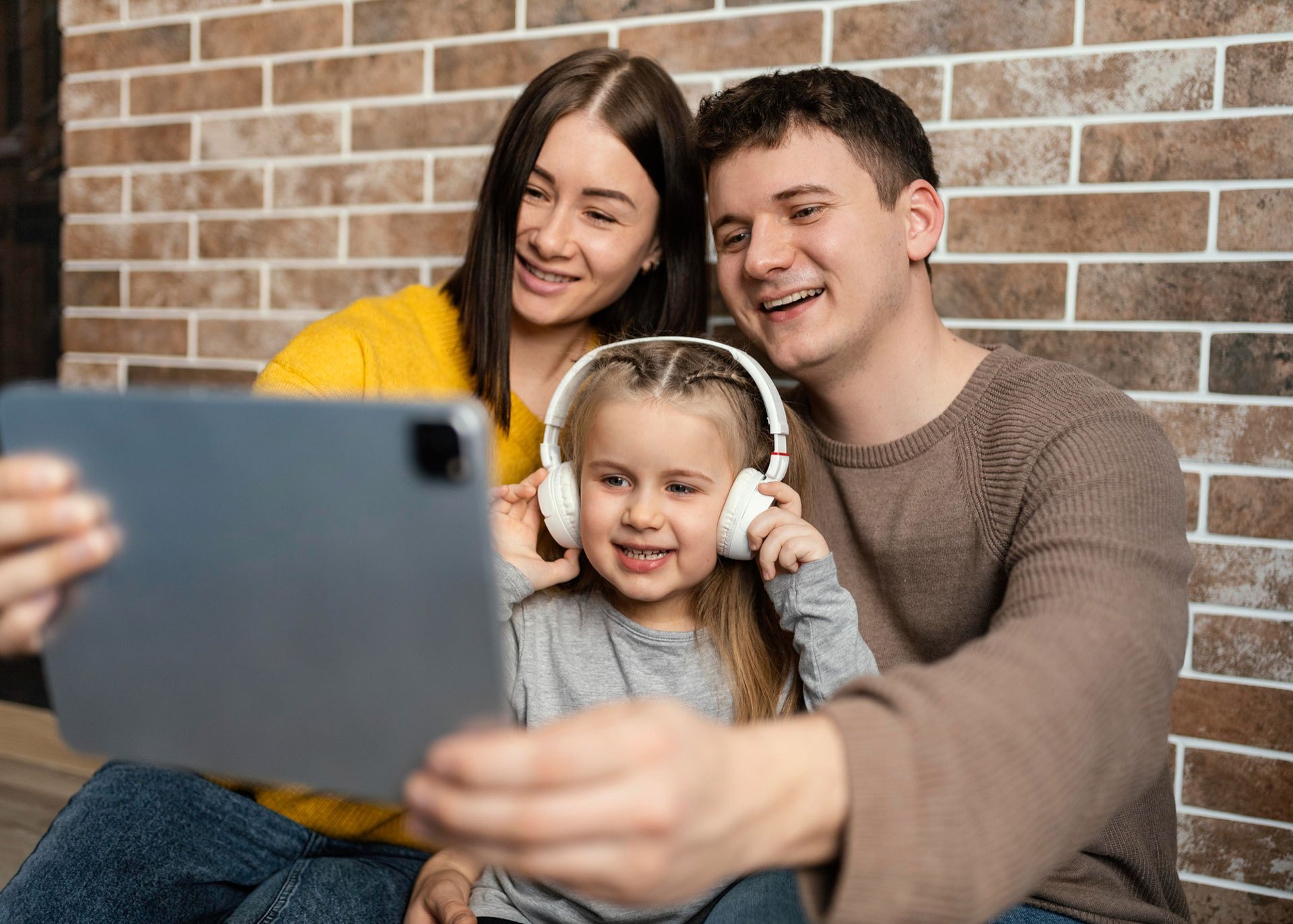 Connecting Families with Fast 5G Mobile and Internet Solutions